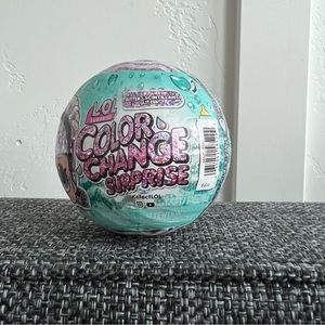 NWT LOL Surprise Glitter Color Change Dolls with 7 Surprises